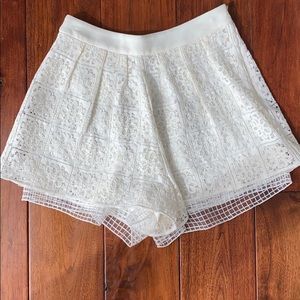 ALEXIS off white lace shorts